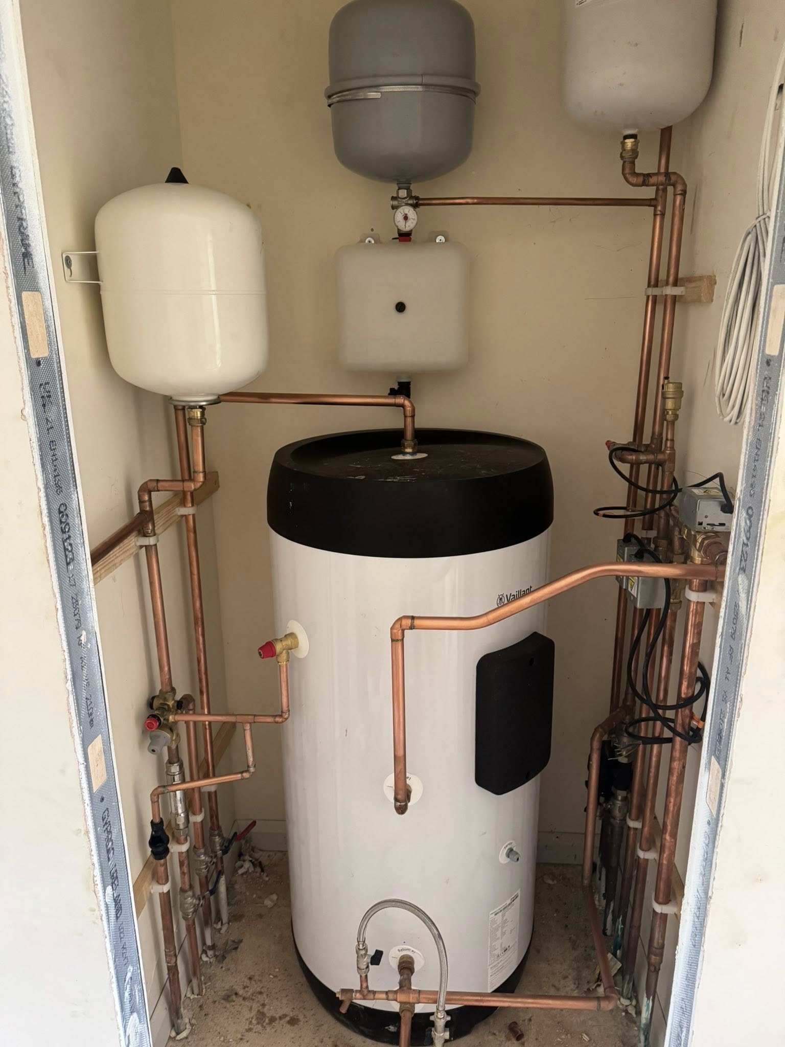 https://cjemergencyplumbing.com/wp-content/uploads/2025/06/504897662_736717852222114_684653446617657304_n.jpg